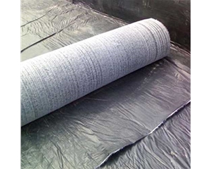 对于复合防水毯在铺设时对其平整度是有要求的